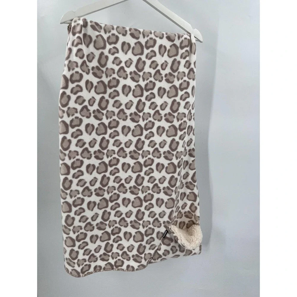 Muk Luks Cream Leopard Print Scarf with Faux Fur Pockets